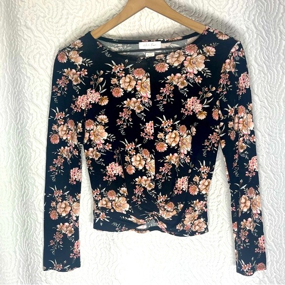 white fawn Other - WHITE FAWN Floral Front Tie Long Sleeve Top